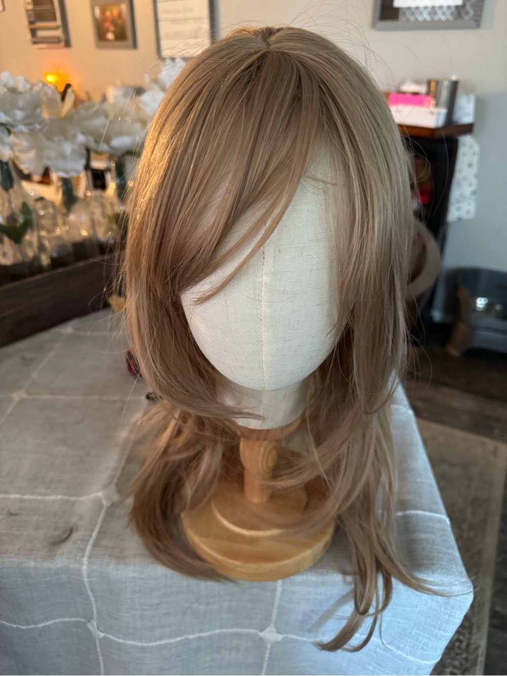 Light Brown Layered Women's Wig - Unbranded